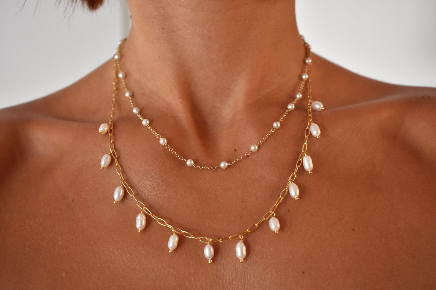 Girocollo con perle naturali pendenti
